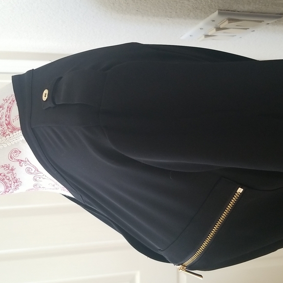 Calvin Klein - Picture 3 of 9